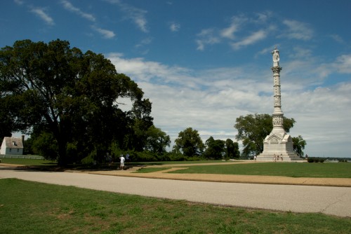 yorktown-monument